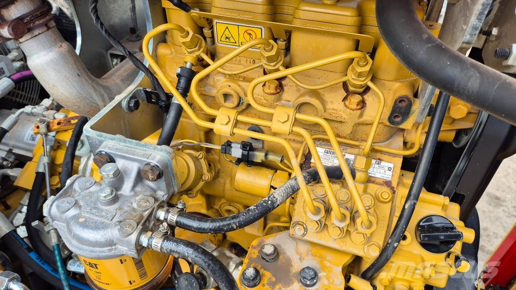 CAT CB 2.7 - 2019 YEAR - 575 HOURS Dvojni valjarji