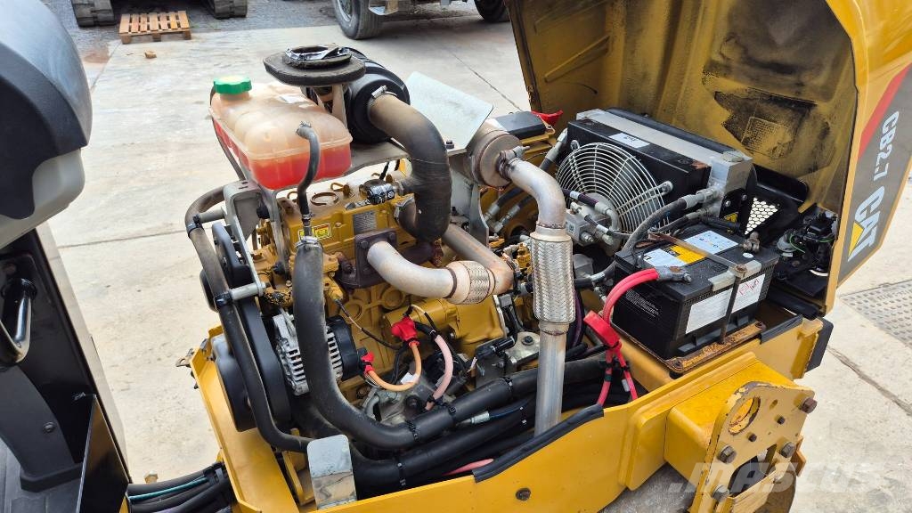 CAT CB 2.7 - 2019 YEAR - 575 HOURS Dvojni valjarji
