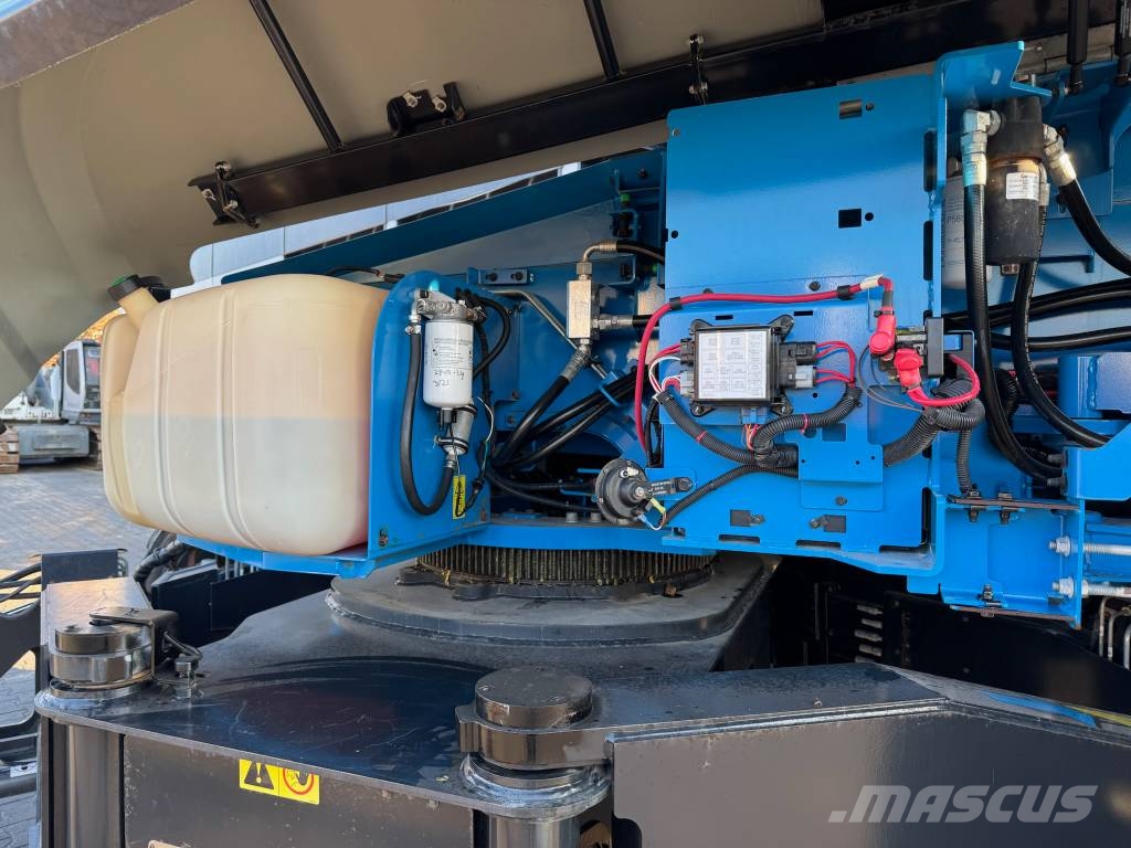 Genie SX 135 XC Telescopic boom lifts