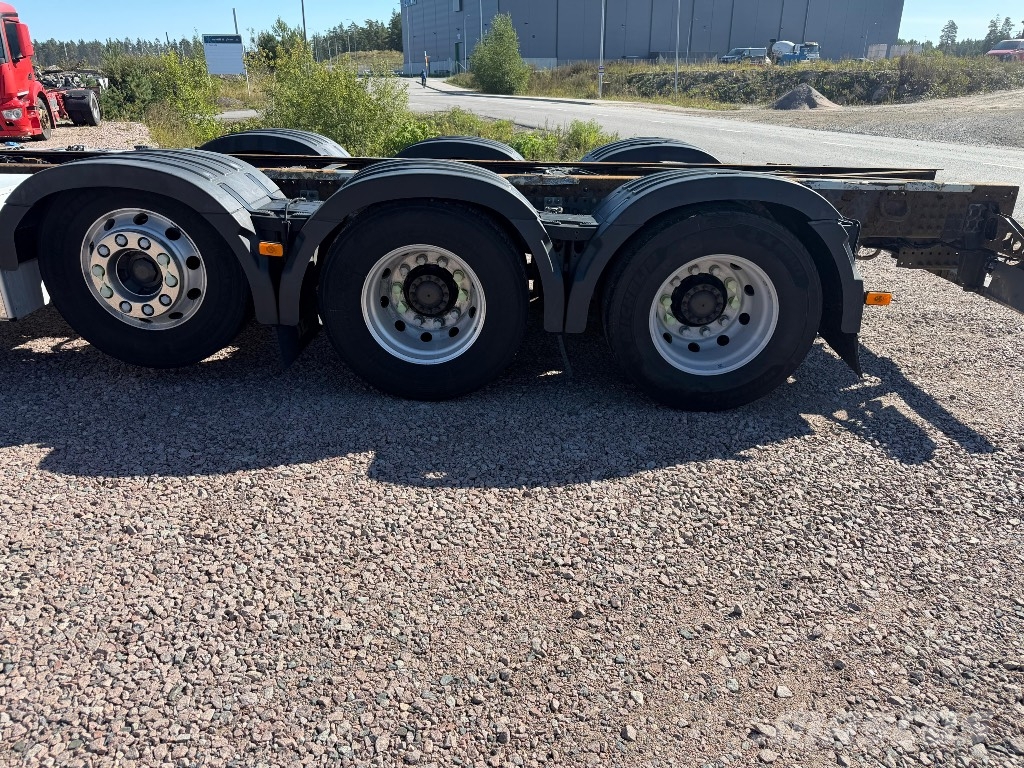 Volvo FH540 8x4/4 Chassis Cab trucks