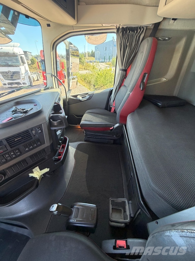 Volvo FH540 8x4/4 Chassis Cab trucks