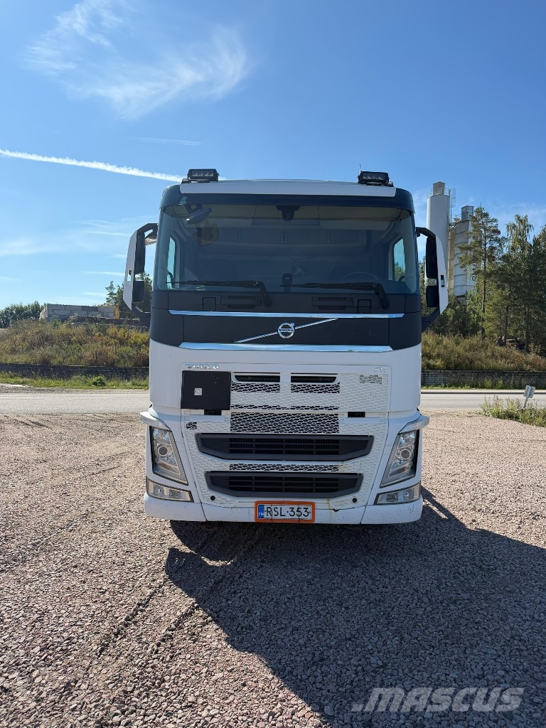 Volvo FH540 8x4/4 Chassis Cab trucks