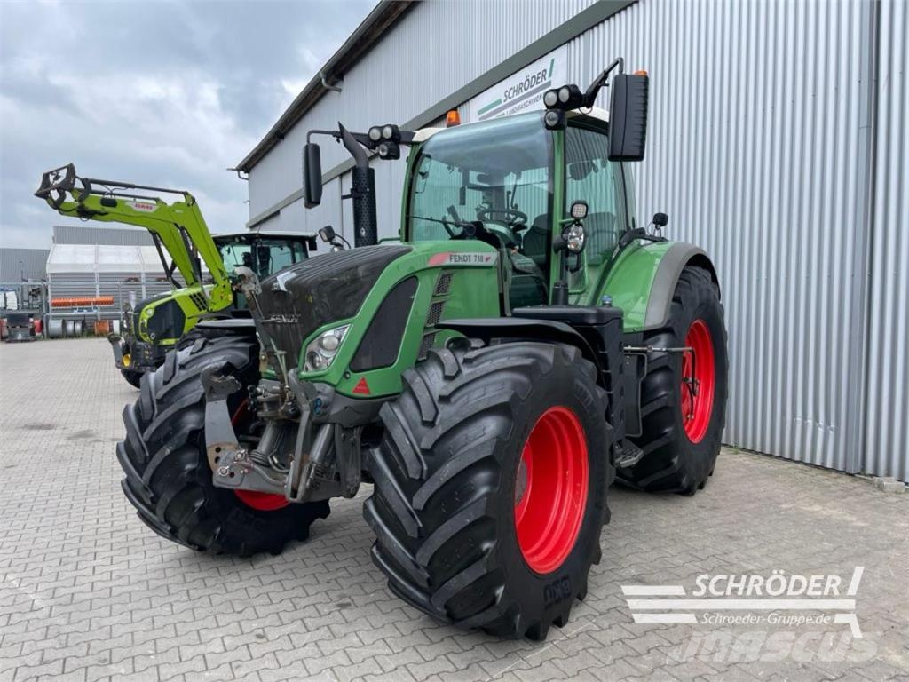 Fendt 718 VARIO SCR PROFI Traktoren