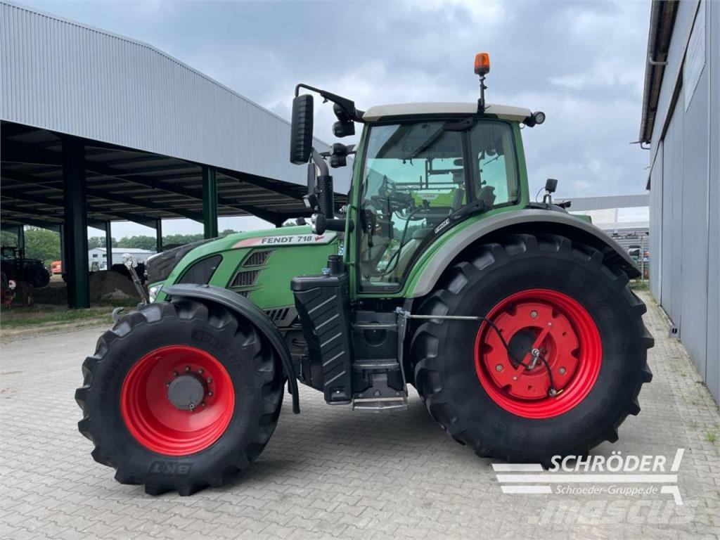 Fendt 718 VARIO SCR PROFI Traktoren