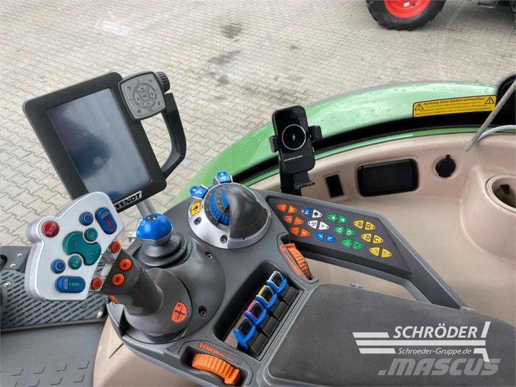 Fendt 718 VARIO SCR PROFI Traktoren