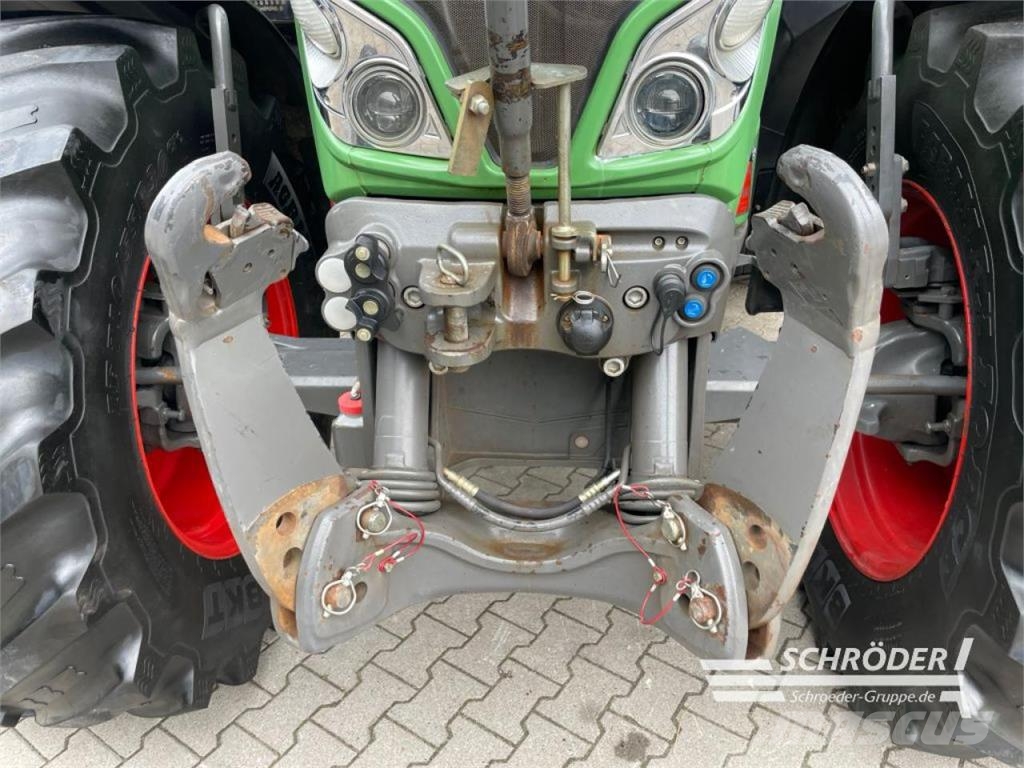 Fendt 718 VARIO SCR PROFI Traktoren