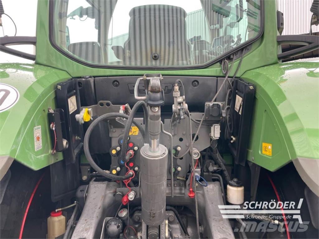 Fendt 718 VARIO SCR PROFI Traktoren