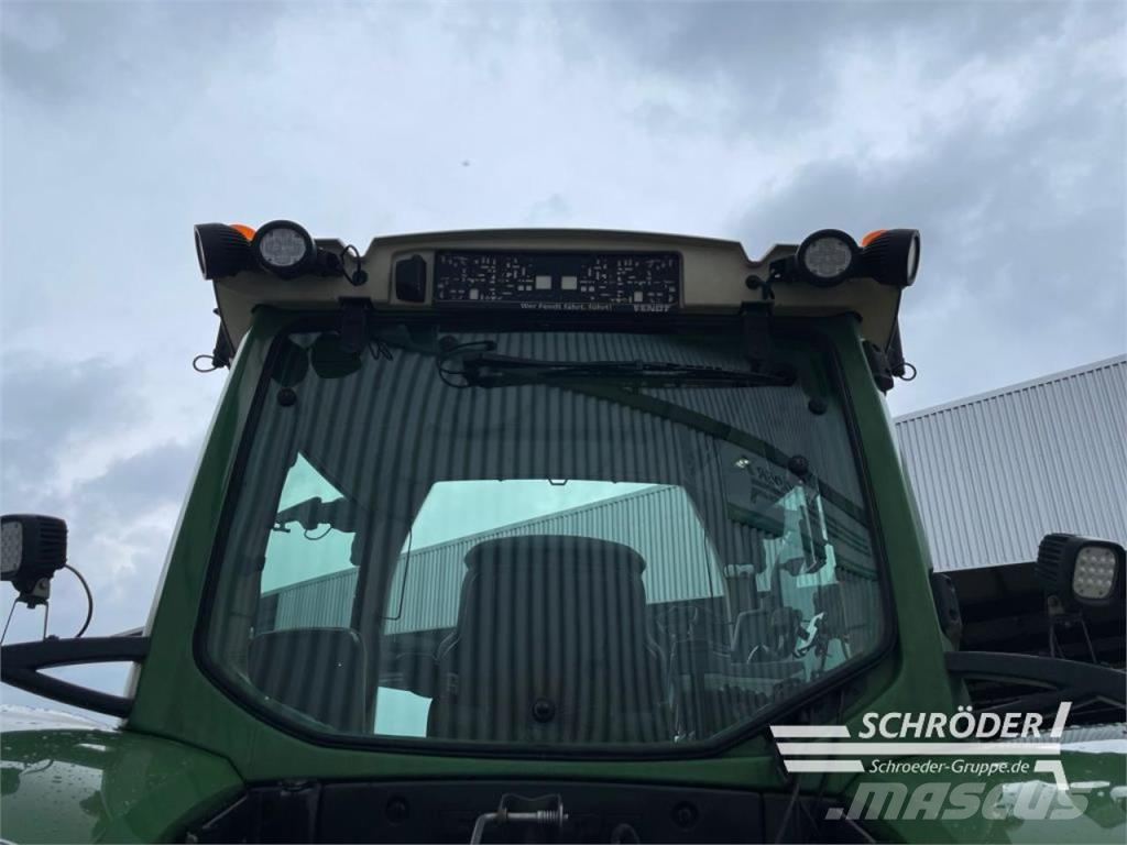 Fendt 718 VARIO SCR PROFI Traktoren
