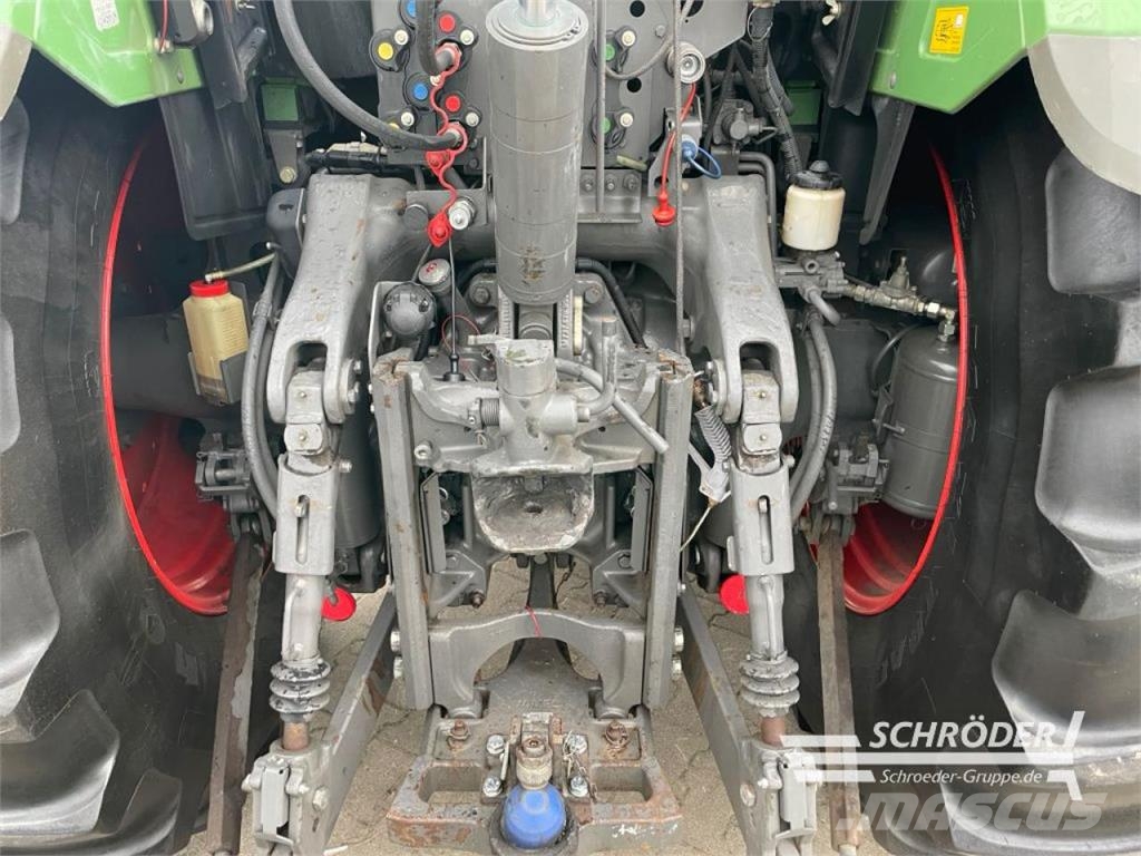 Fendt 718 VARIO SCR PROFI Traktoren