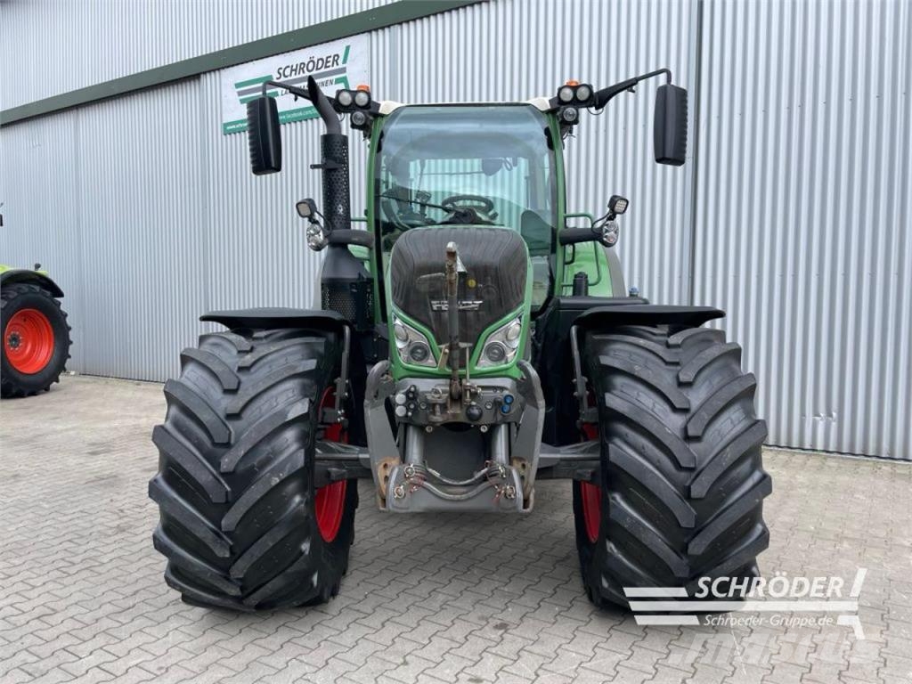Fendt 718 VARIO SCR PROFI Traktoren