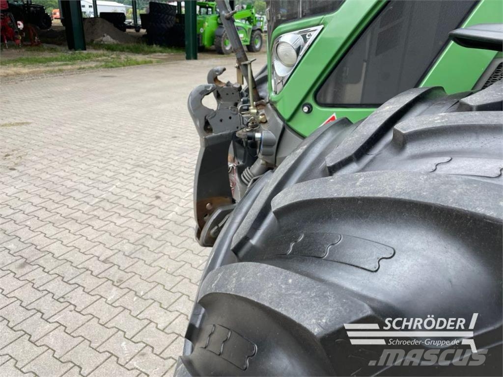 Fendt 718 VARIO SCR PROFI Traktoren