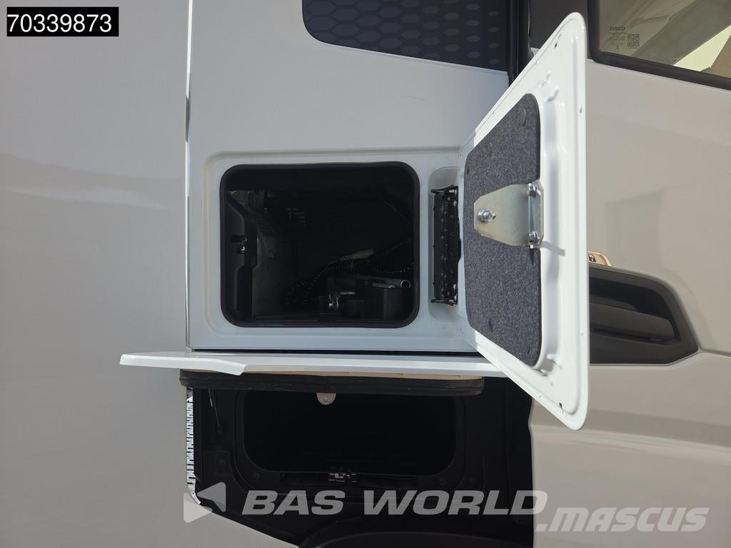 Iveco S-Way 500 4X2 NEW! FULL AIR Retarder 930L Tanks Pa Sattelzugmaschinen