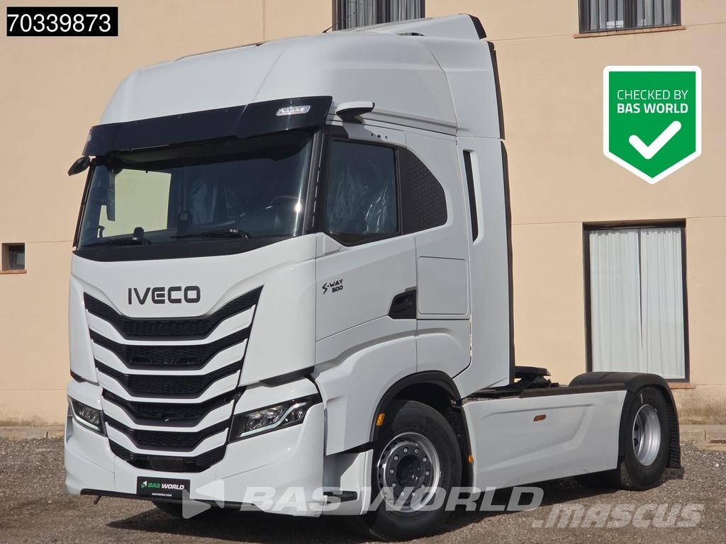 Iveco S-Way 500 4X2 NEW! FULL AIR Retarder 930L Tanks Pa Sattelzugmaschinen