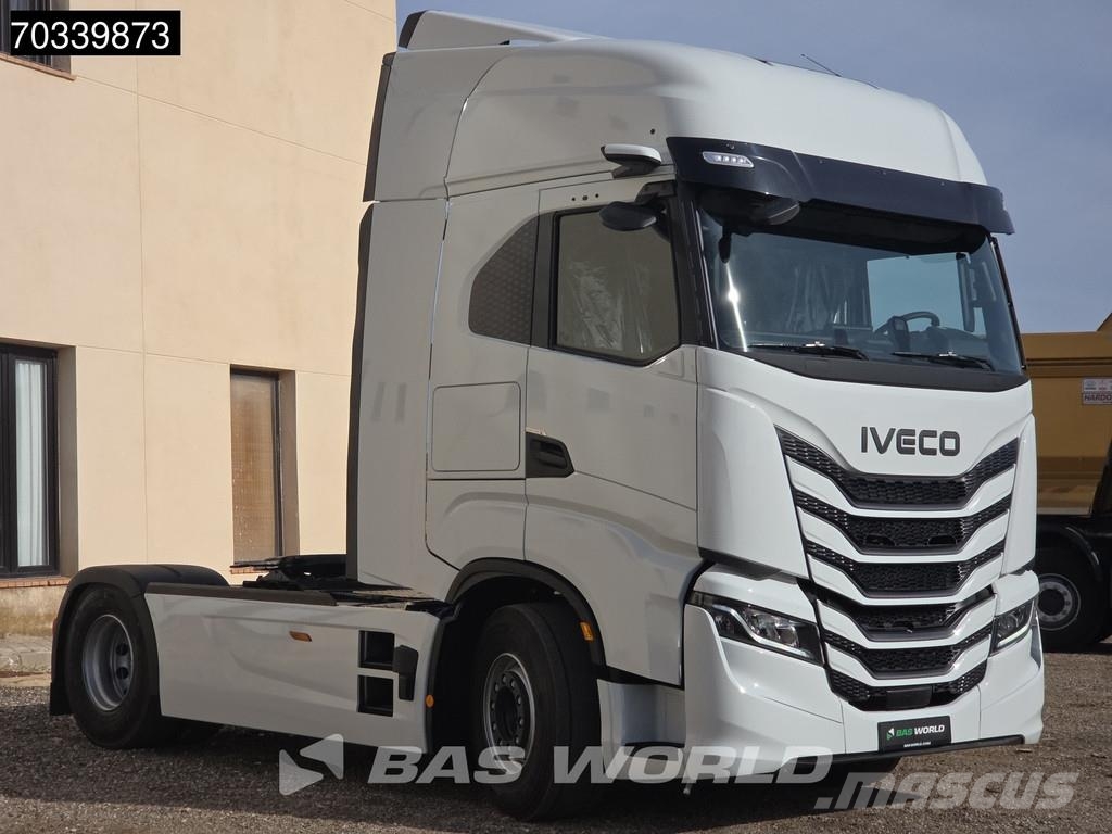 Iveco S-Way 500 4X2 NEW! FULL AIR Retarder 930L Tanks Pa Sattelzugmaschinen