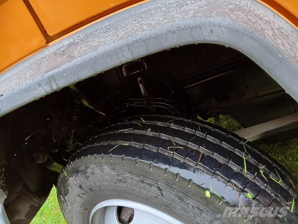 Mercedes-Benz Vario 815 傾卸式卡車