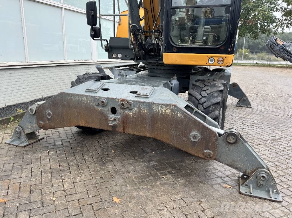Liebherr A 920 Bagri na kolesih