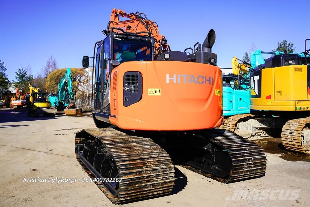 Hitachi ZX135US-6 METSÄALUSTALLA 履带挖掘机