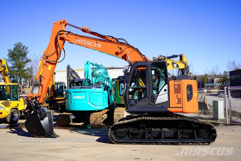 Hitachi ZX135US-6 METSÄALUSTALLA 履带挖掘机