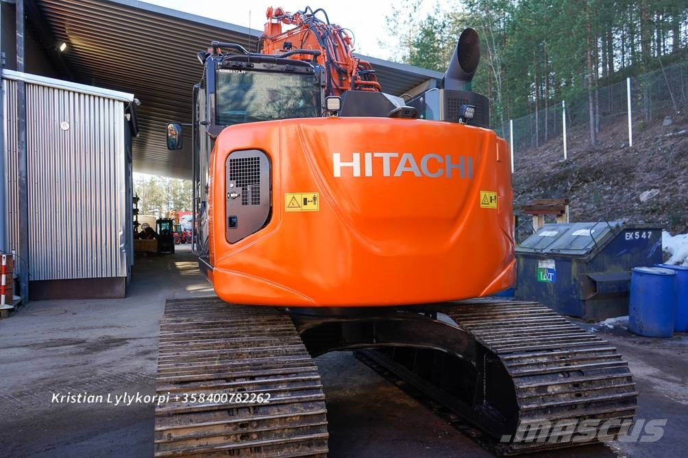 Hitachi ZX135US-6 METSÄALUSTALLA 履带挖掘机