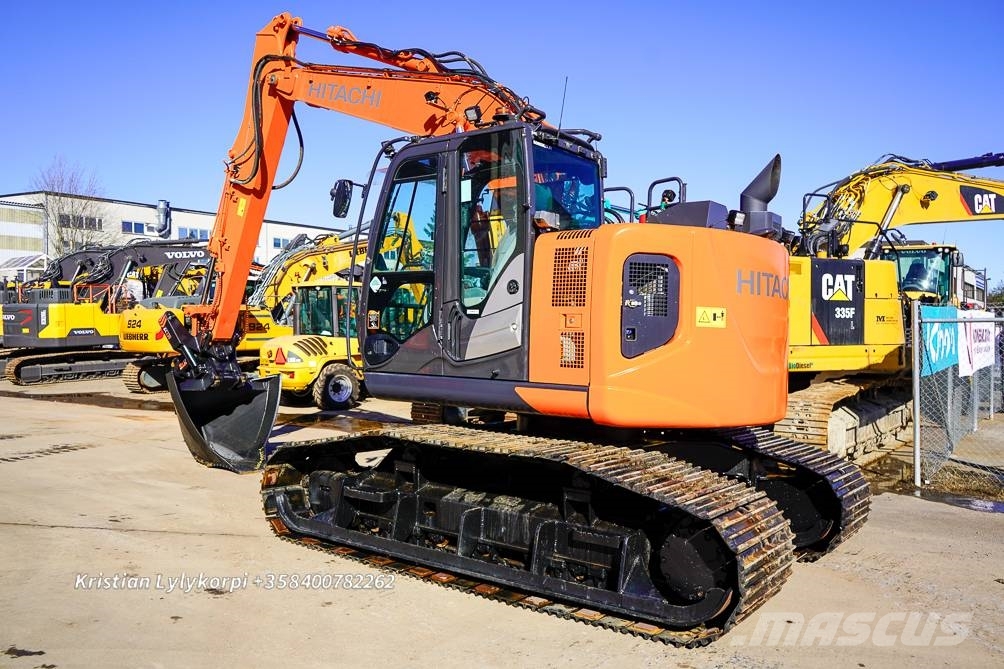 Hitachi ZX135US-6 METSÄALUSTALLA 履带挖掘机