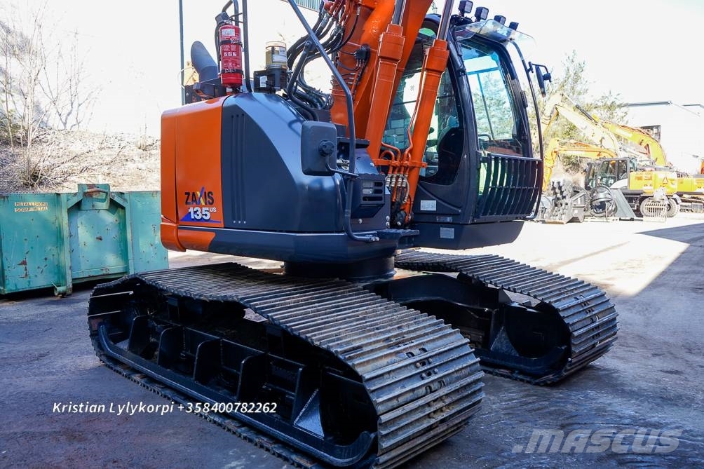 Hitachi ZX135US-6 METSÄALUSTALLA 履带挖掘机