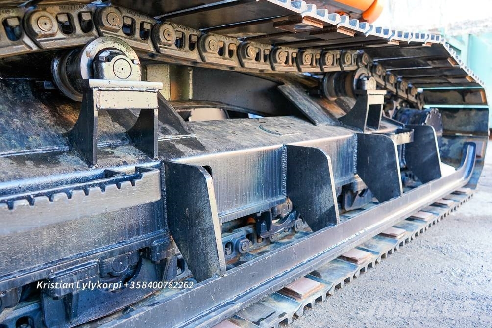 Hitachi ZX135US-6 METSÄALUSTALLA 履带挖掘机