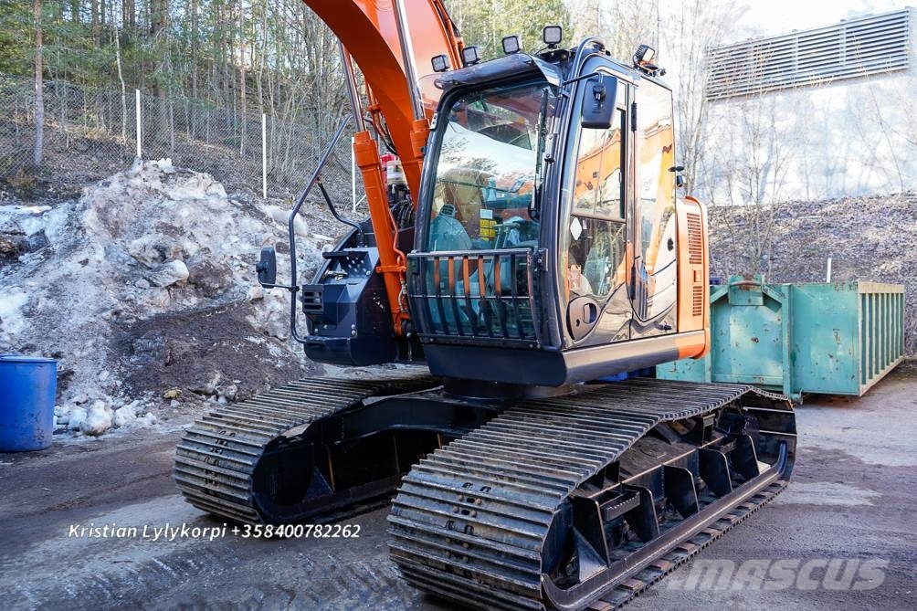Hitachi ZX135US-6 METSÄALUSTALLA 履带挖掘机