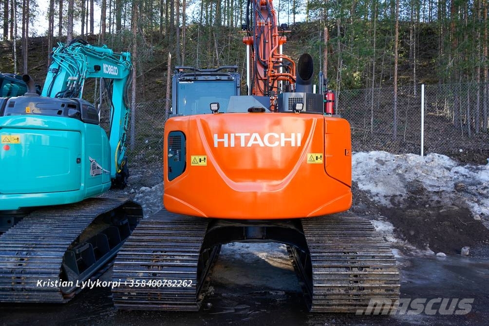 Hitachi ZX135US-6 METSÄALUSTALLA 履带挖掘机