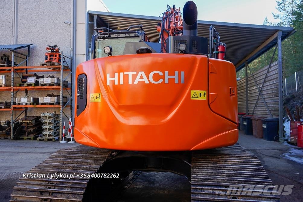 Hitachi ZX135US-6 METSÄALUSTALLA 履带挖掘机