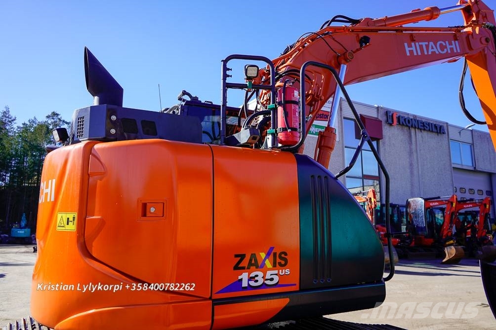 Hitachi ZX135US-6 METSÄALUSTALLA 履带挖掘机