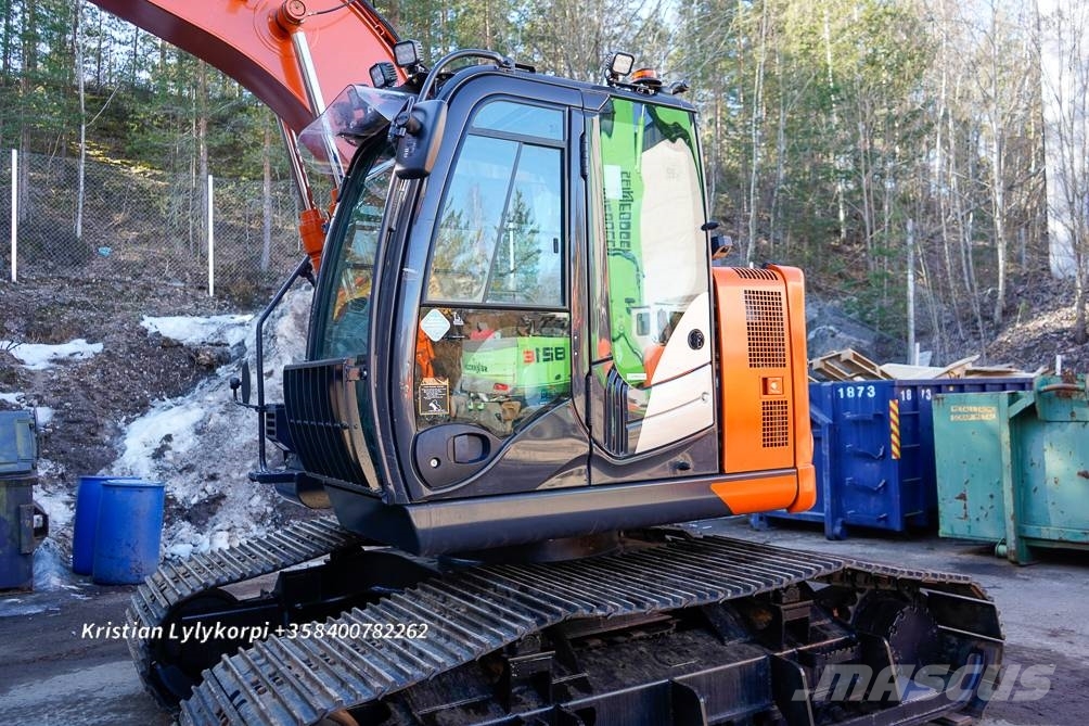 Hitachi ZX135US-6 METSÄALUSTALLA 履带挖掘机