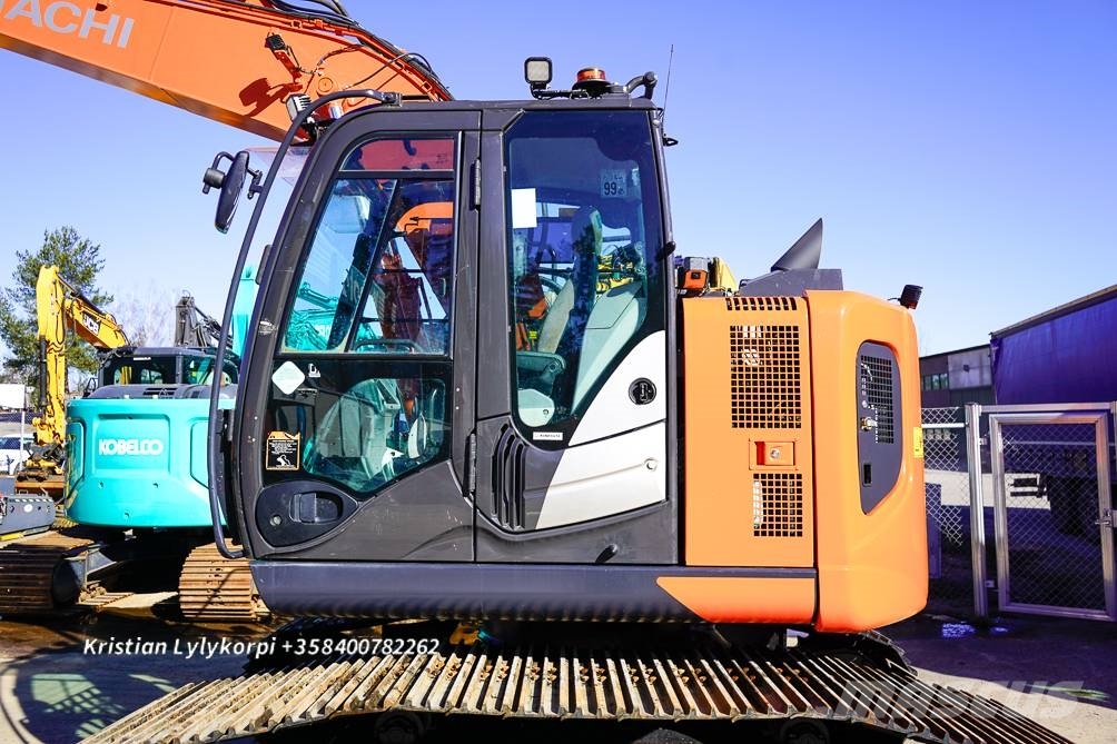 Hitachi ZX135US-6 METSÄALUSTALLA 履带挖掘机