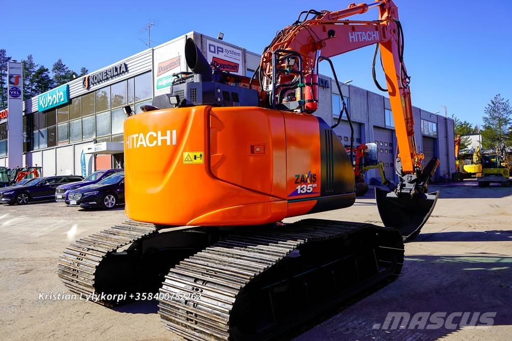 Hitachi ZX135US-6 METSÄALUSTALLA 履带挖掘机