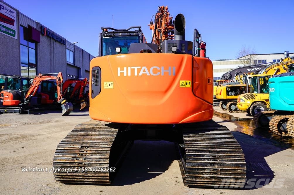 Hitachi ZX135US-6 METSÄALUSTALLA 履带挖掘机