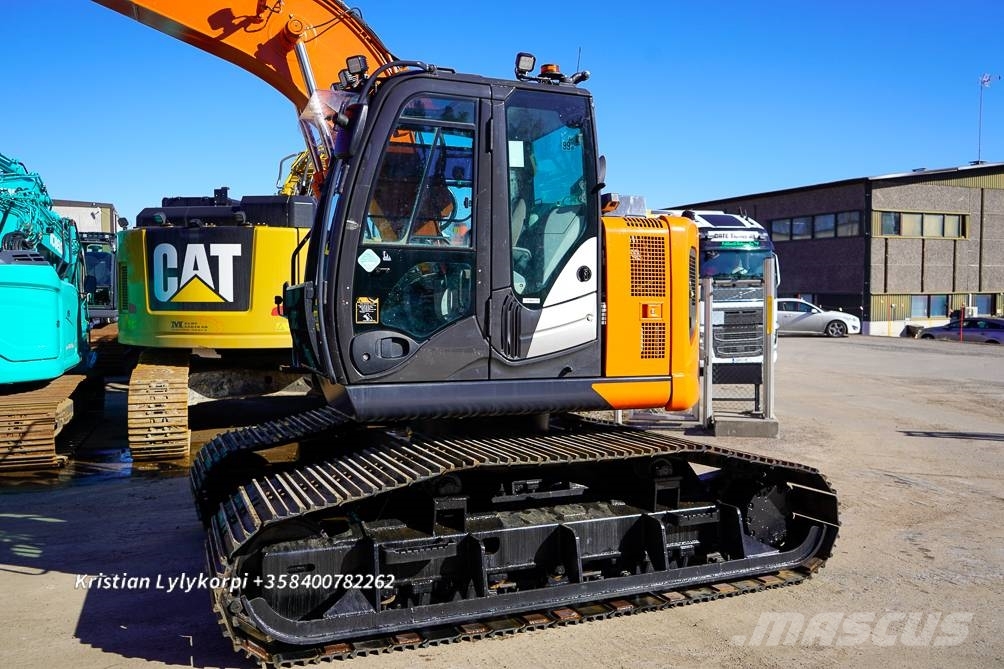 Hitachi ZX135US-6 METSÄALUSTALLA 履带挖掘机