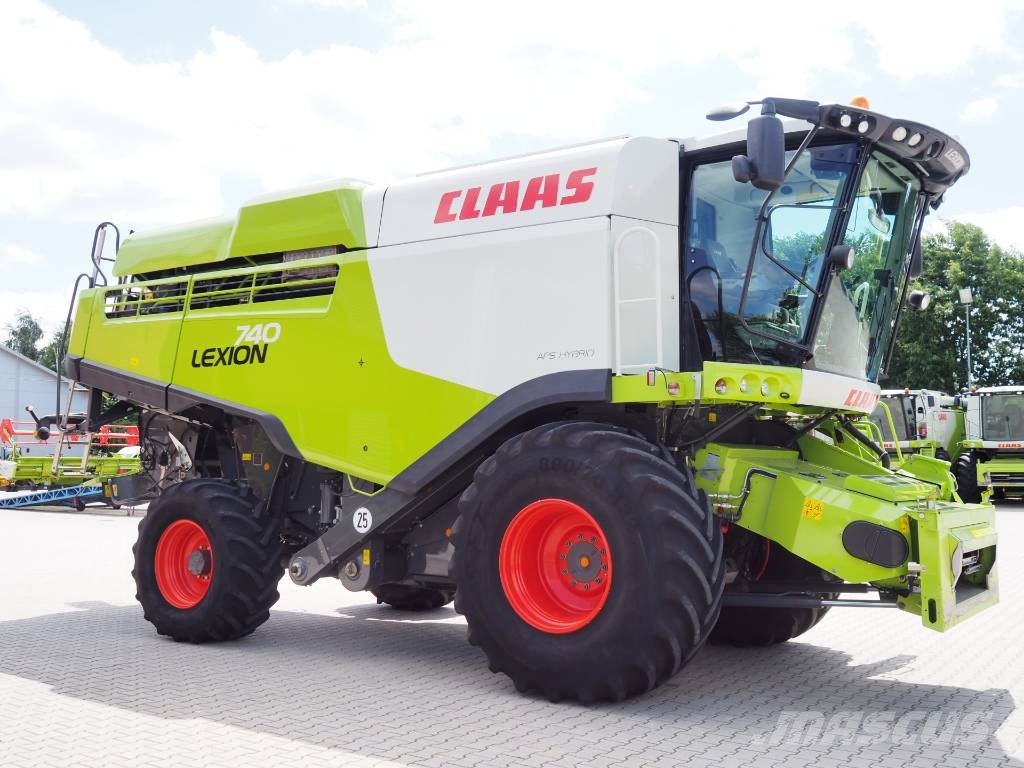 CLAAS Lexio 740 4x4 V680 / V770 Зернозбиральні комбайни