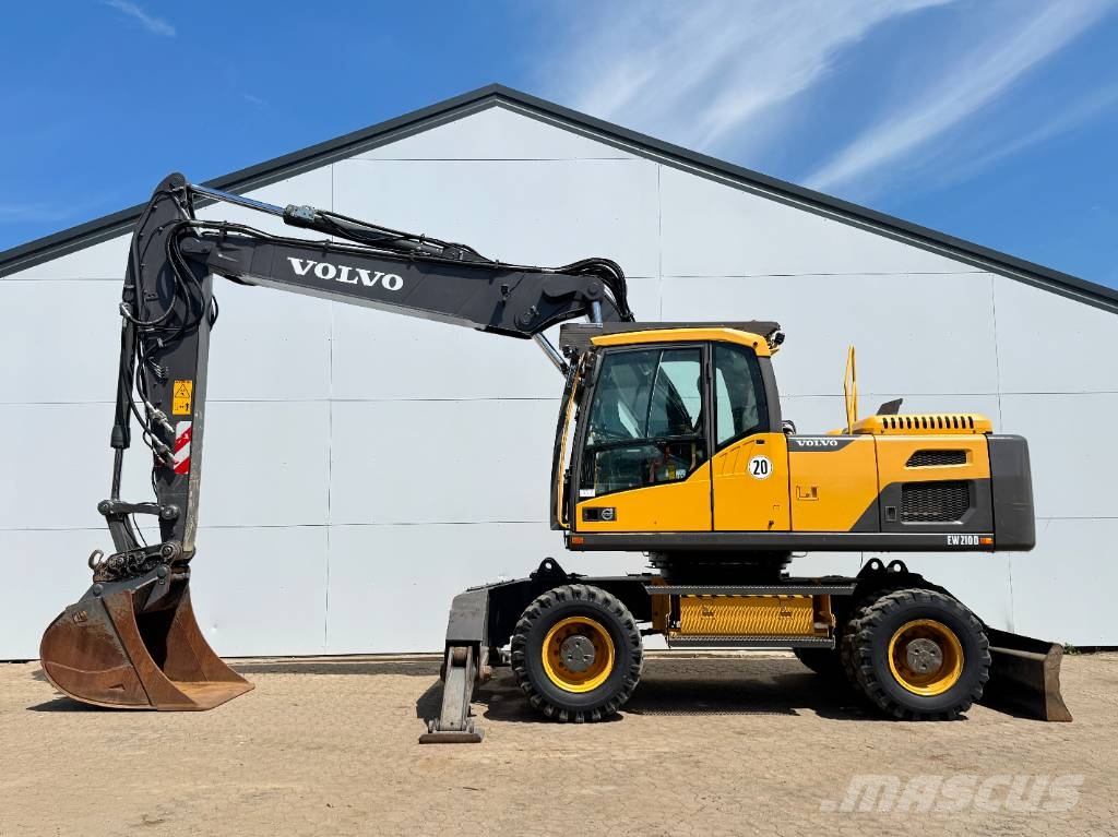 Volvo EW210D - German Machine / Triple Boom حفارات بعجل