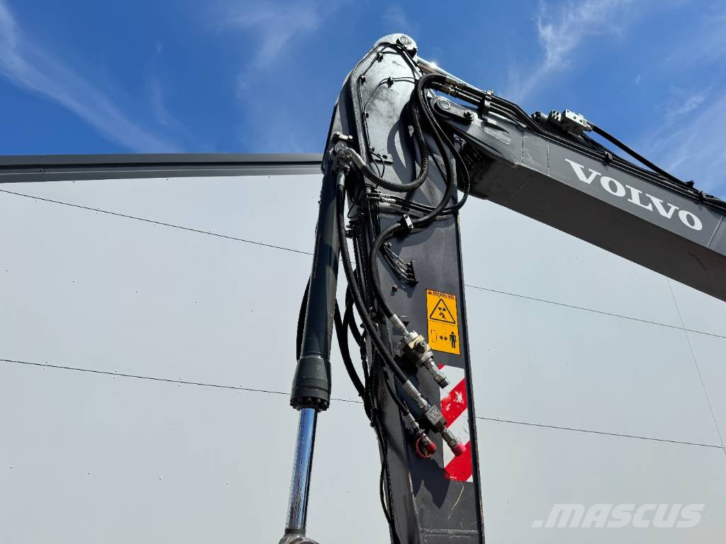 Volvo EW210D - German Machine / Triple Boom حفارات بعجل