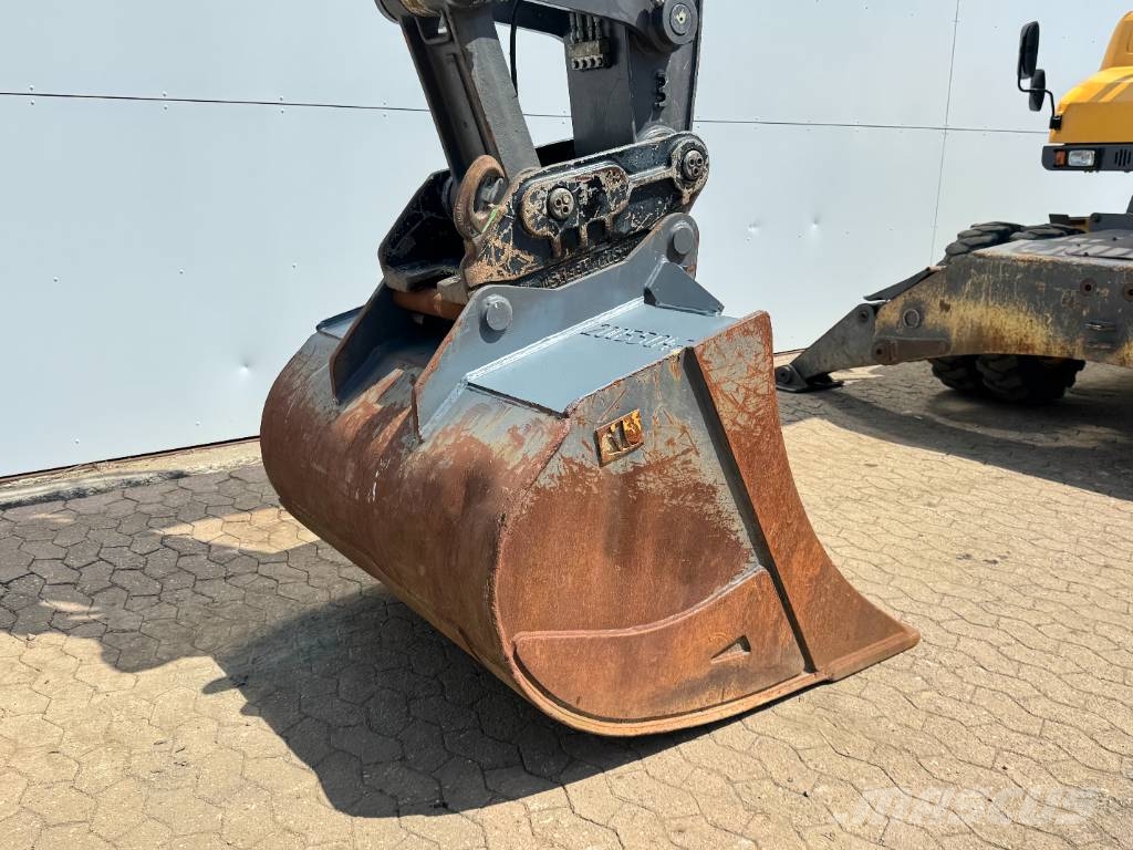 Volvo EW210D - German Machine / Triple Boom حفارات بعجل
