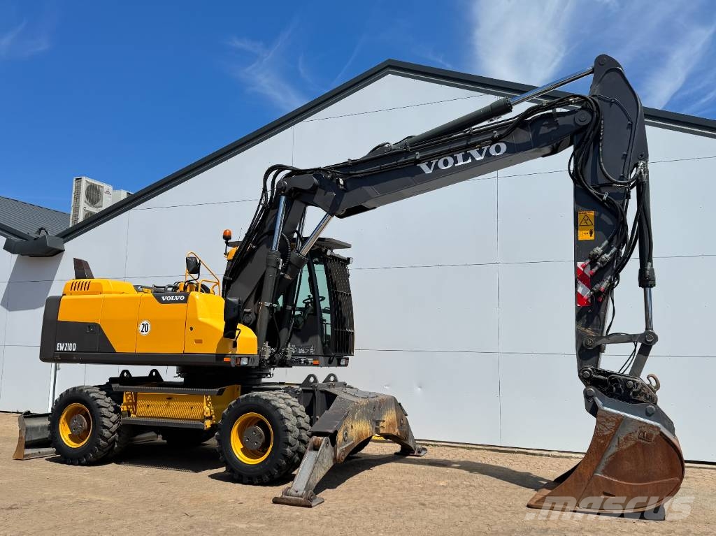 Volvo EW210D - German Machine / Triple Boom حفارات بعجل