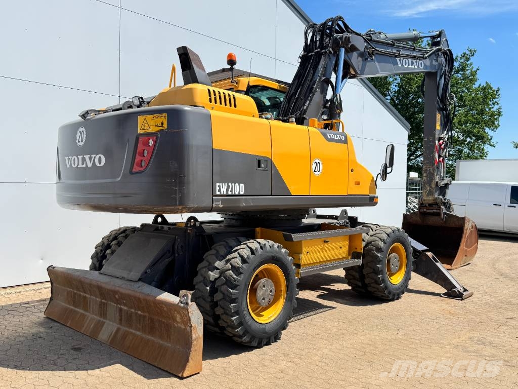 Volvo EW210D - German Machine / Triple Boom حفارات بعجل