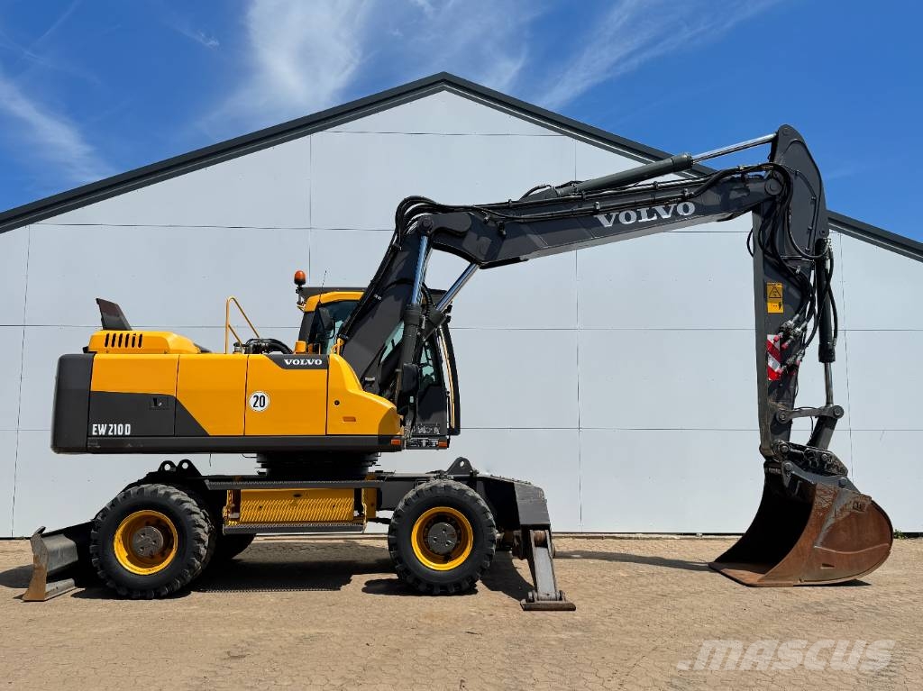 Volvo EW210D - German Machine / Triple Boom حفارات بعجل