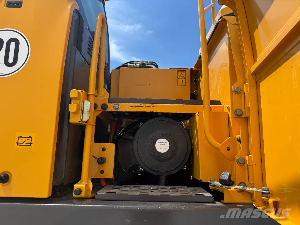 Volvo EW210D - German Machine / Triple Boom حفارات بعجل