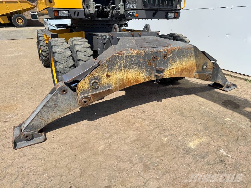 Volvo EW210D - German Machine / Triple Boom حفارات بعجل
