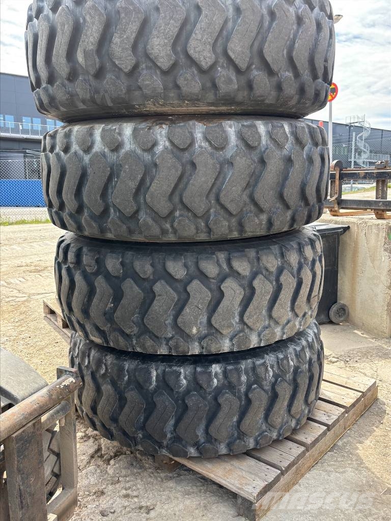 CAT 926M Rataslaadurid
