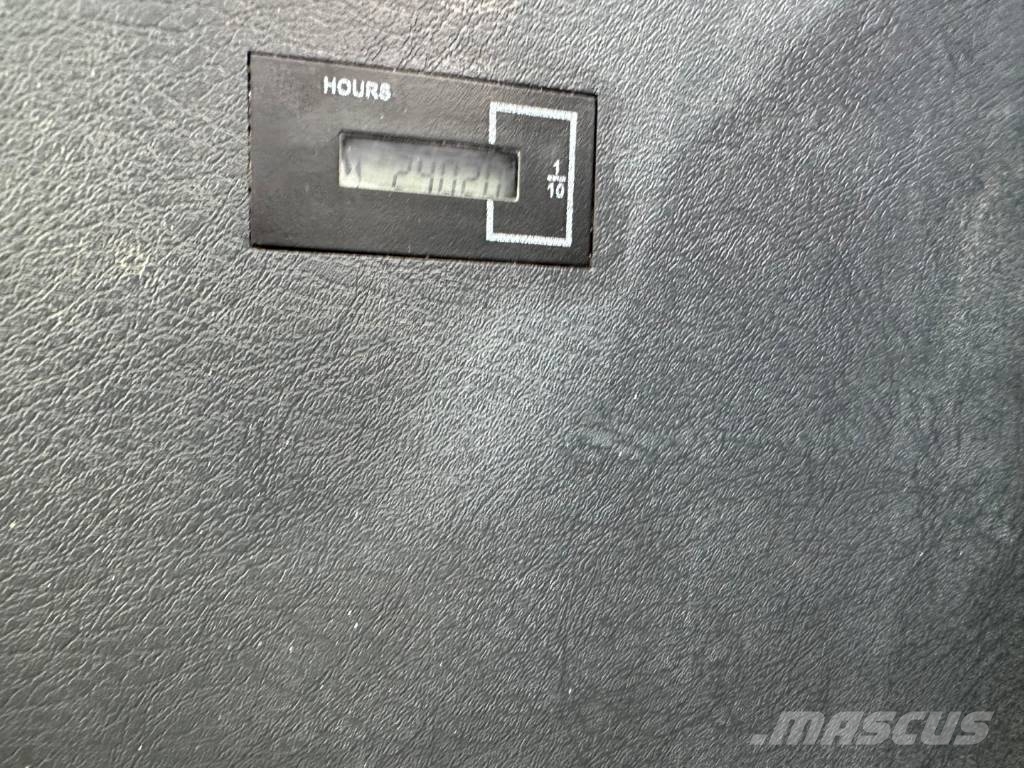 Hyundai HX 235 LCR Kettenbagger / AC / 87.500 EUR Гусеничні екскаватори