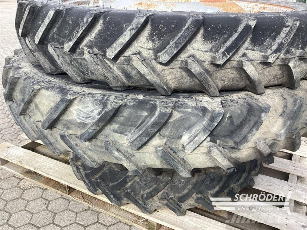 Fendt PFLEGERÄDER 270/95 R48 + 11.2 R32 BKT Reifen