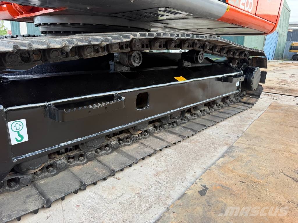 Hitachi EX200 Bagri goseničarji