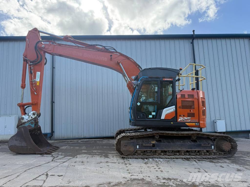 Hitachi ZX225USLC-7 Raupenbagger
