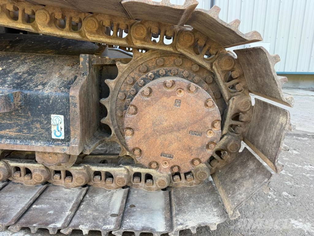Hitachi ZX225USLC-7 Raupenbagger
